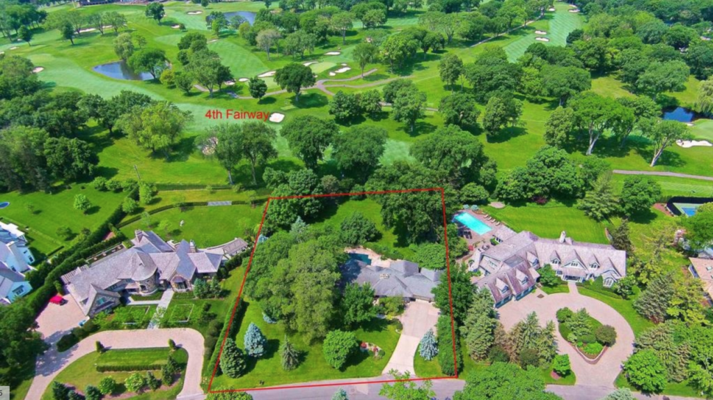 4712 Annaway Drive is a prime tear-down opportunity in Edina’s Rolling Green.