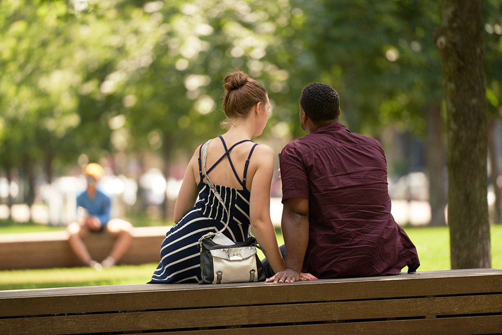 couple in park donwtown minneapolis