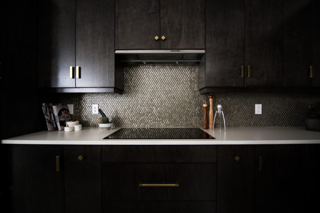 dark kitchen design trends