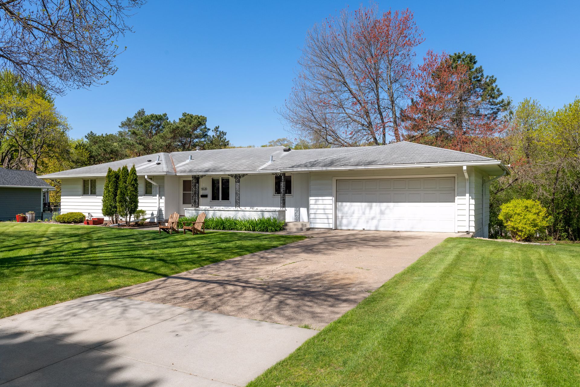 5520 Mirror Lakes Drive Twin Cities and Surrounding Areas Real Estate